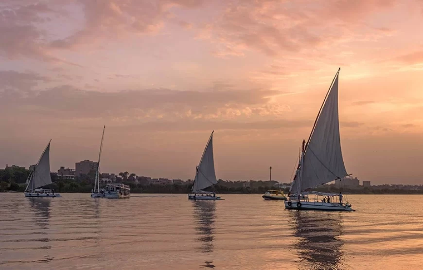 Cairo Local Experience – Felucca, Cart Ride & Walking Tour