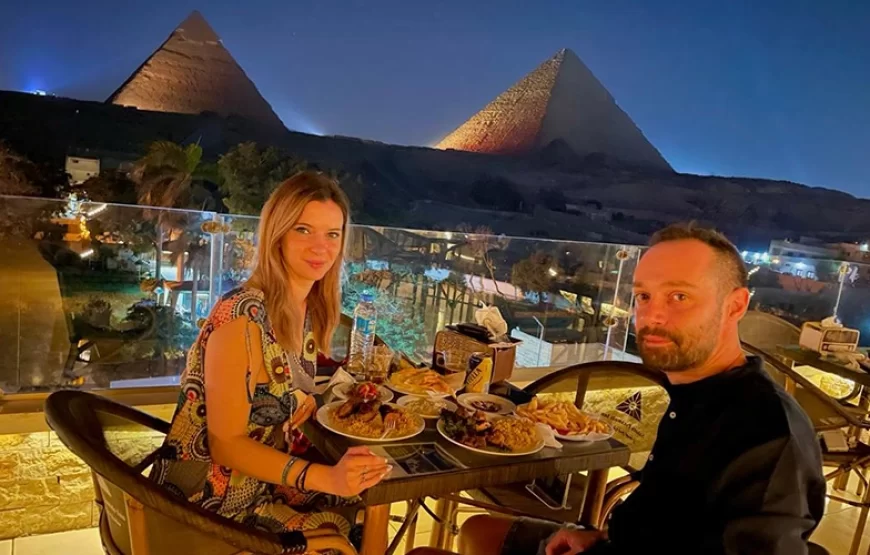 SOUND AND LIGHT SHOW WITH DINNER ON PYRAMIDS VIEW RESTAURANT ROOF