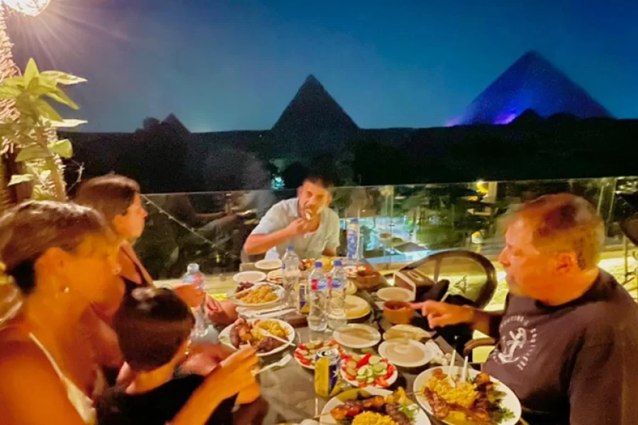 SOUND AND LIGHT SHOW WITH DINNER ON PYRAMIDS VIEW RESTAURANT ROOF