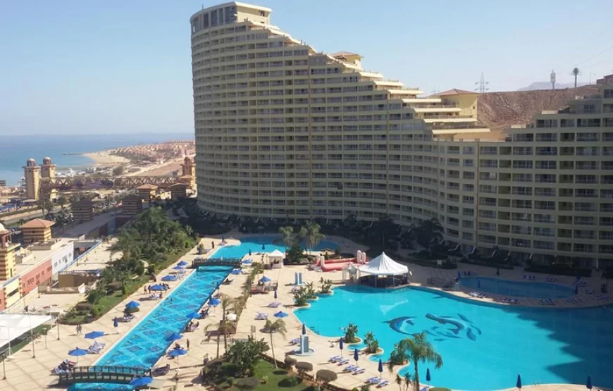 Day tour to Red sea El Ain Sohkna from Cairo